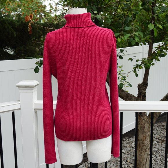 Thick Ribbed Red Turtleneck - Picture 3 of 4